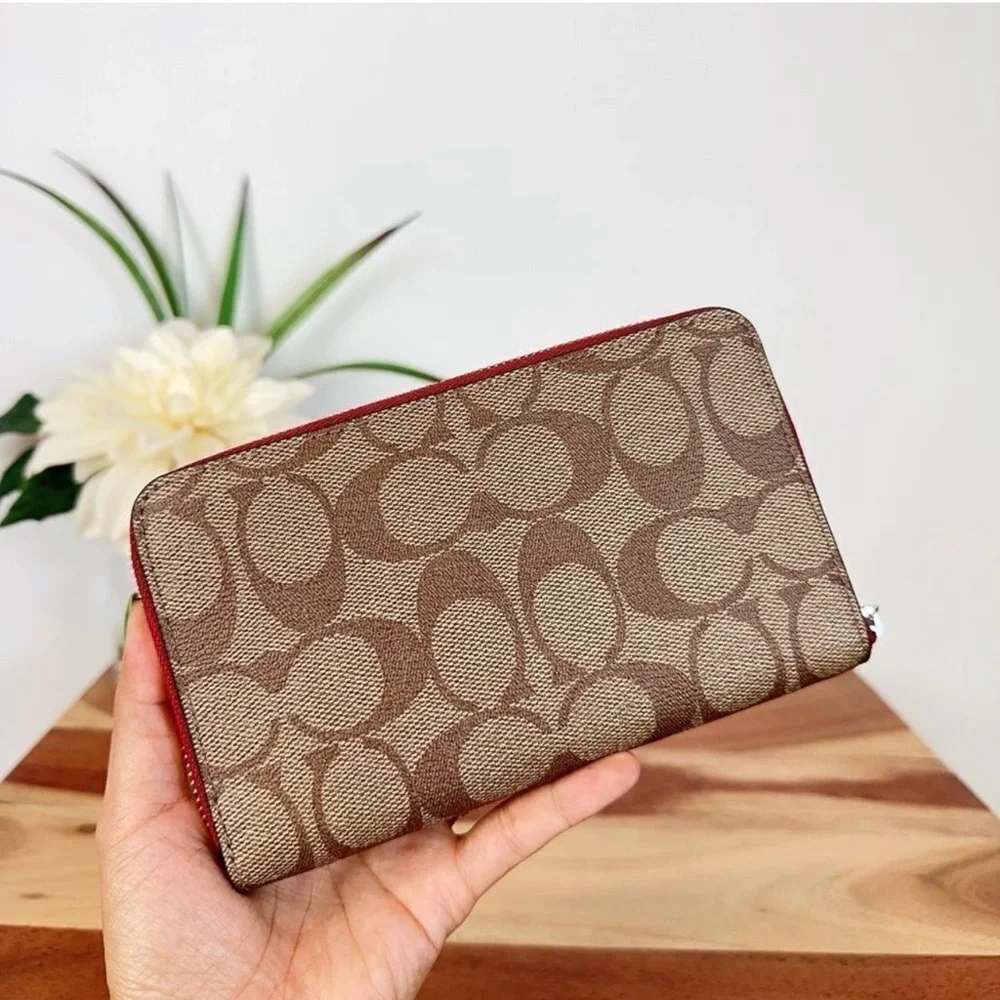 NWT Coach Medium Id Zip Wallet In Signature Canvas  With Wild Strawberry. - Picture 3 of 6